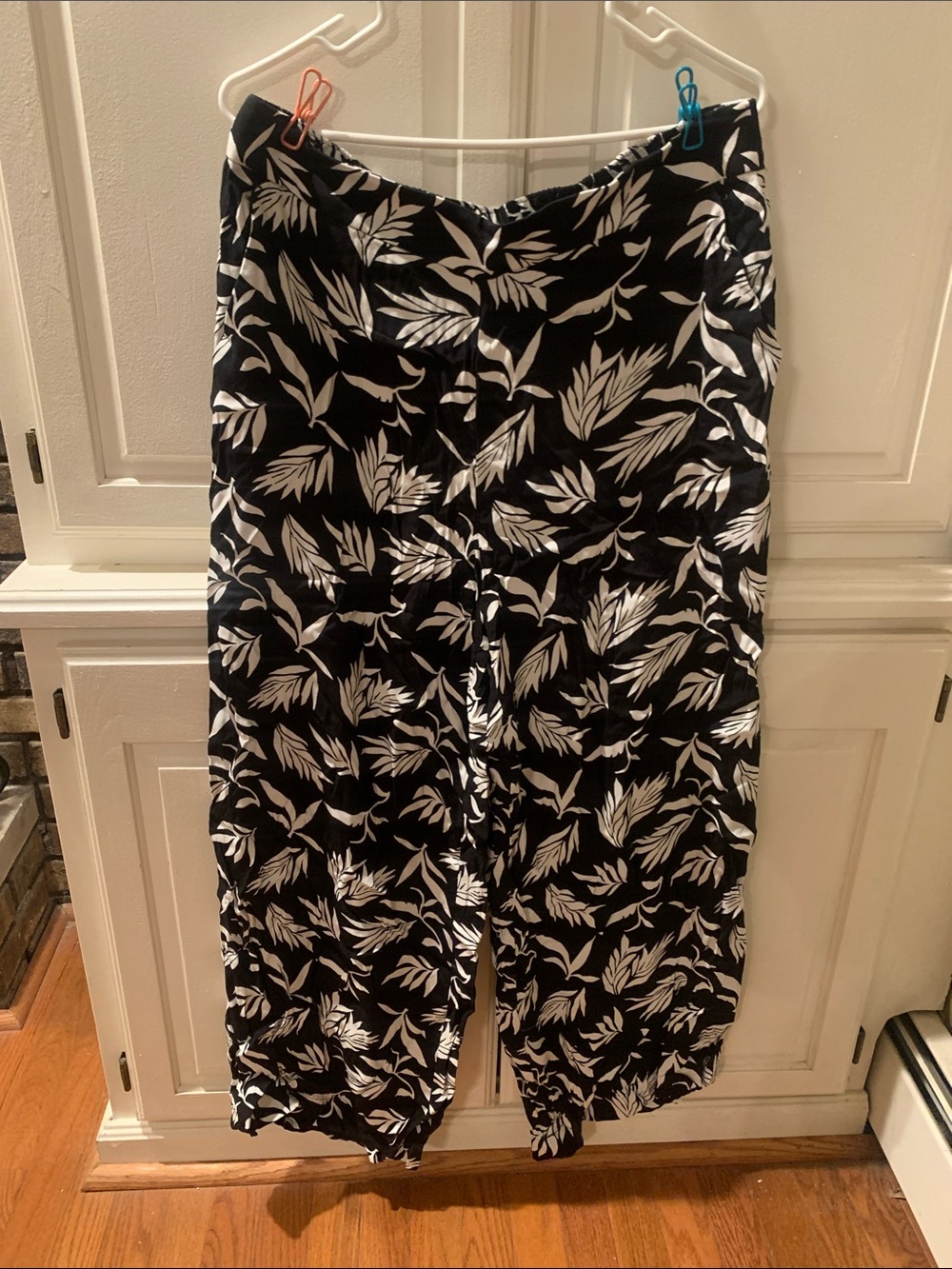 LOFT Black and White Leaf-Print Wide Leg Pants NWT